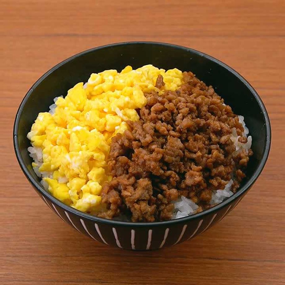 ピーマンの豚そぼろ炒め丼弁当