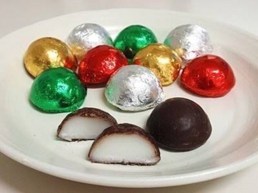 昭和好きな私にとって今日は昭和満喫デー 懐かしいお菓子を並べてみたよ➰💞 キャンレディの空き箱は小物入れにしてたよね❣️スカイミントは中学の休み時間に良く食べてた😋 サンリオのお菓子も可愛いし、スポロガムは型抜きしながら食べたよね➰🥳 殆どが空き箱だけど