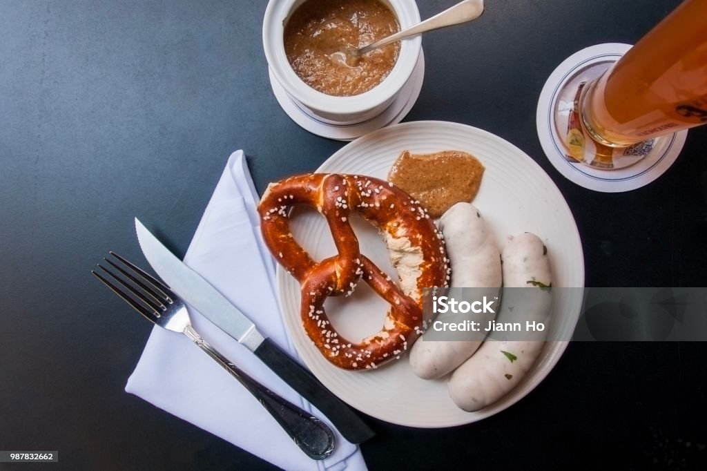 シュパルターの「バイエルンクラシックプレート」 2,000円 は、白ソーセージのヴァイスブルストほか4種のソーセージが楽しめる＝大宮でビアフェスタ -大宮経済新聞