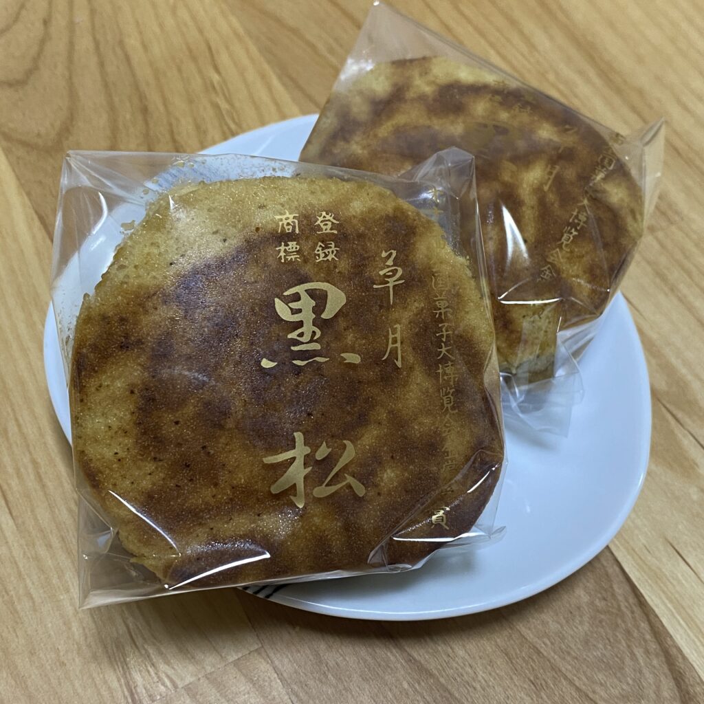 今日のおやつ♪ 東京三大どら焼き 黒松本舗 草月「黒松」@東十条 - Secret Box of OZ