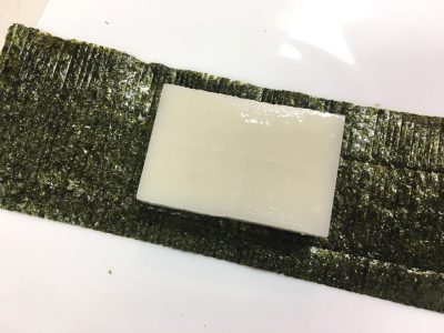 学校給食メニューの海苔チーズ餅あじ彩のごはん