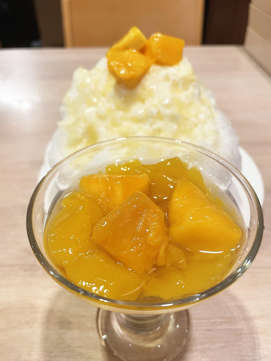 🍧🥭❄️ふわふわ純氷かき氷 マンゴー🥭❄️🍧期間限定純氷喫茶ココス の 🍧ふわふわ純氷かき氷 フェア ❄️どのかき氷が食べたい？＼ 例年ご好評いただいている、定番の「マンゴー🥭」のかき氷🍧を 今年はさらにブラッシュアップ😌💖 アルフォンソマンゴー🥭の