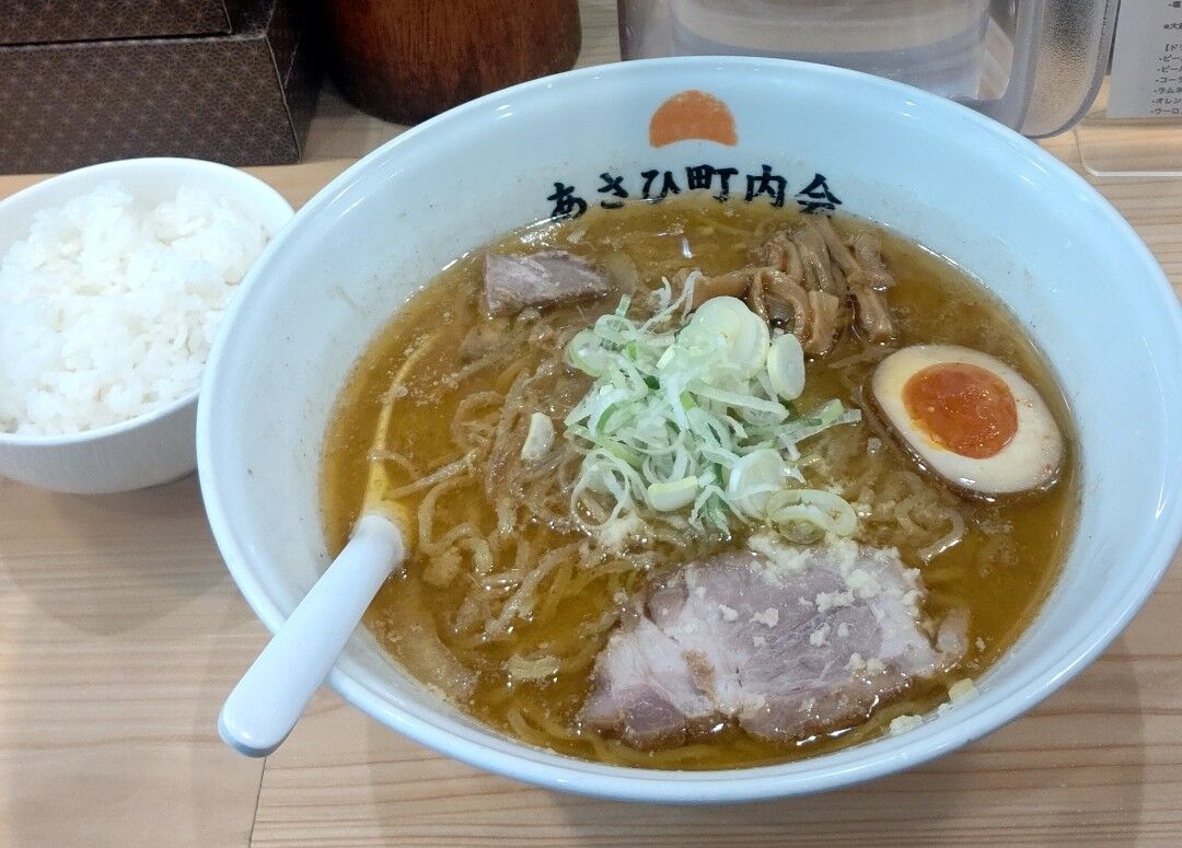 板橋縁切り榎の斜向かい『麺庵 小島流』。元イタリアンシェフによる、黄金色に輝く鶏清湯ラーメンさんたつ by 散歩の達人