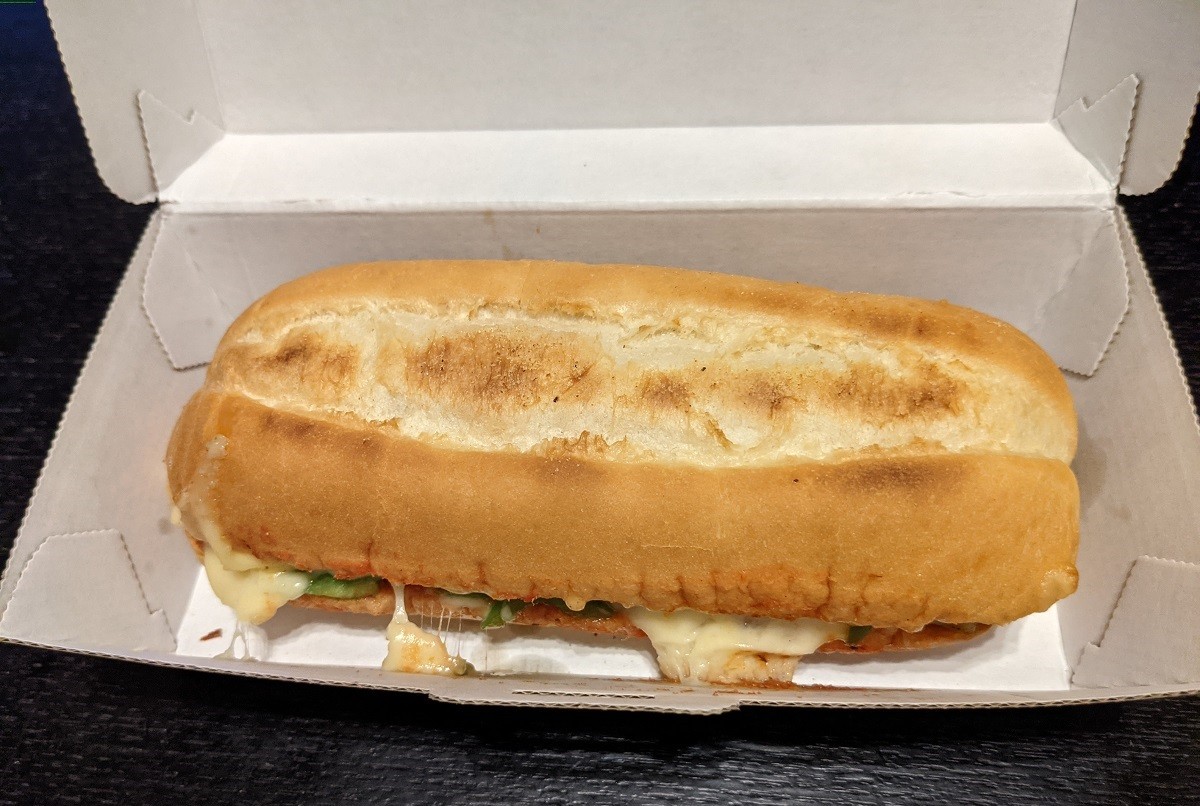 配達料全部込み486円 税込 と激安でドミノ・ピザからピザサンドが家に届く！！今日からテレワークのお昼にいかがですか？GarretCafe