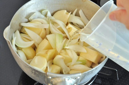 白だしで手軽に ほっこり肉じゃがクラシル