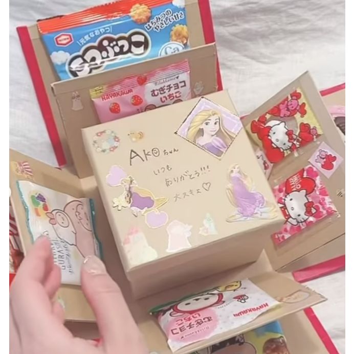 100均のスナックボックスを使って、お菓子のプレゼント🎁 ピカチュウとモンスターボールは厚紙に貼って丈夫に♡ポケモンバースデーポケモン誕生日ポケモンポケットモンスターお菓子お菓子セットお菓子詰め合わせプレゼントピカチュウペーパークラフト