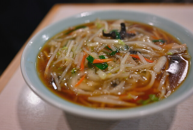 尾道らーめん 味龍 尾道ラーメン 尾道グルメ＼変わらぬ旨さ、ここにあり『尾道らーめん 味龍』 創業49年、受け継がれる伝統の味🔥『銘柄鶏✖魚介』を丁寧に炊きだした あっさりながらも奥深いコクのあるスープ。 素材の旨味を最大限に引き出し 余韻まで楽しめる