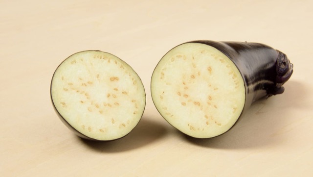 至急お願いします。先週買ったナスですが、切ったら中がだいぶ茶色に変- Yahoo!知恵袋