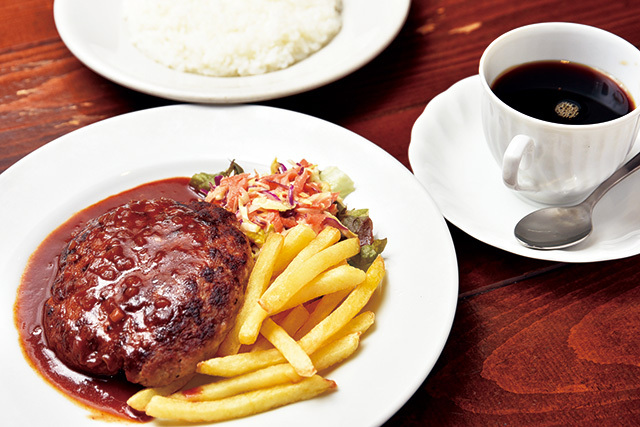 渋谷の鉄板ハンバーグオムライスが絶品