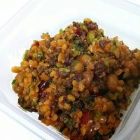 大豆製品アレンジレシピ第４弾 ピリ辛煎り豆腐のおから鶏そぼろ丼