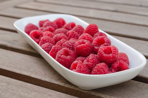 素材ID: 1857 ベリー類４種 スタジオ盛り合わせ・ブルーベリー、ラズベリー、グーズベリー、ブラックカラントおいしい信州ふーどPR素材データベース