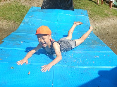 今年は自作ウォータースライダーで滑り倒すぞぉぉぉぉ！！！ プール ウォータースライダー DIYTikTok