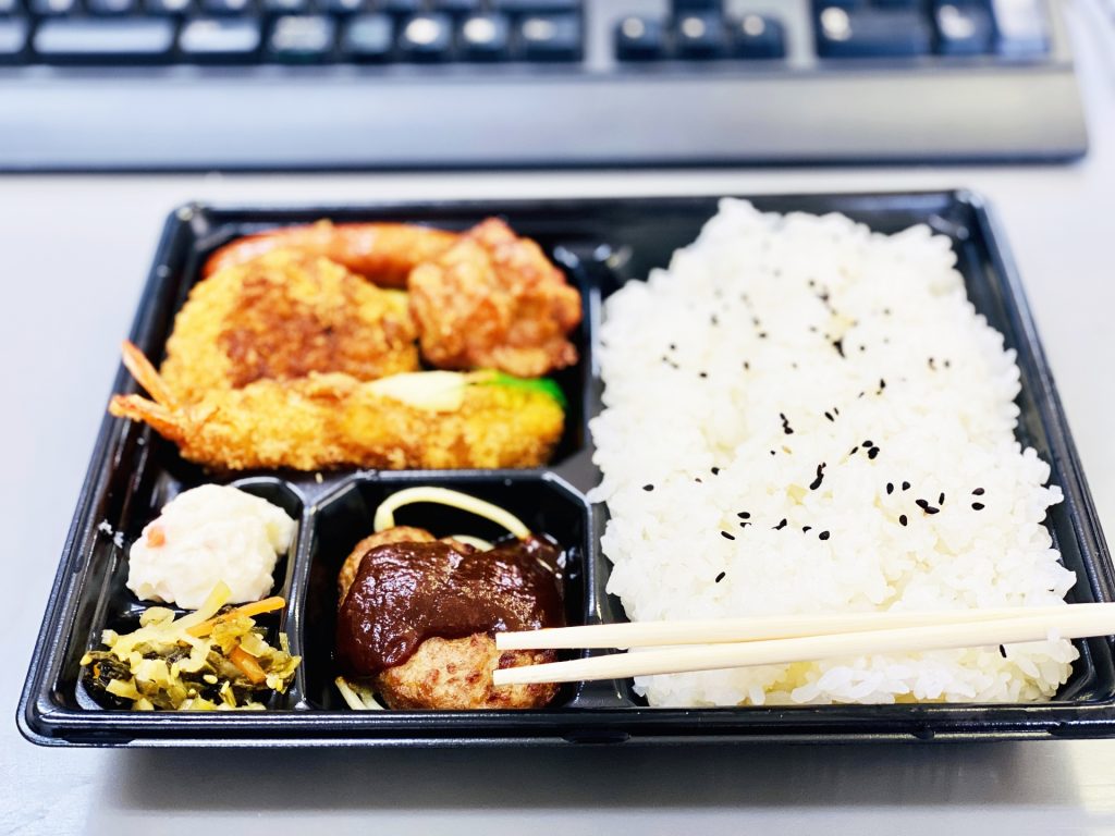 各コンビニの夜食メニュー！おすすめ6選を紹介 セブン・ファミマ・ローソン- macaroni