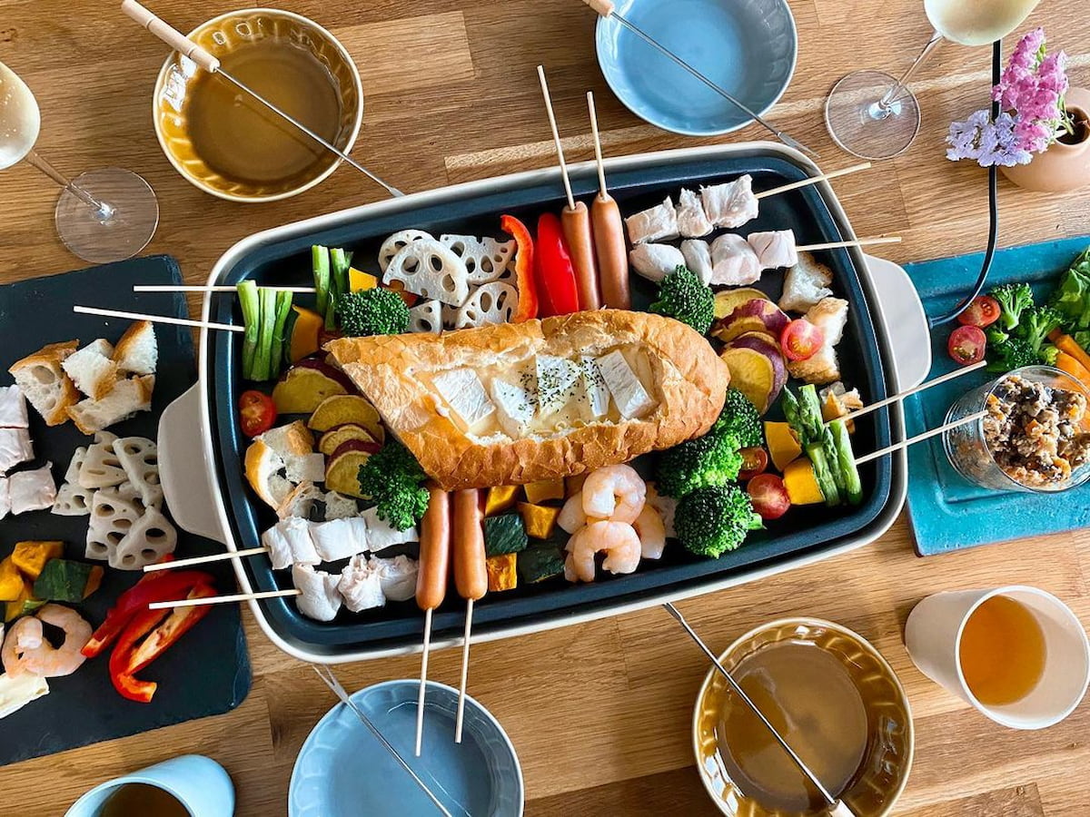 カマンベールチーズフォンデュをワンバーナー シングルバーナー ＋アルミ皿で。シェラカップ調理などでキャンプ飯の簡単レシピに挑戦♪ -北海道キャンピングカーLife