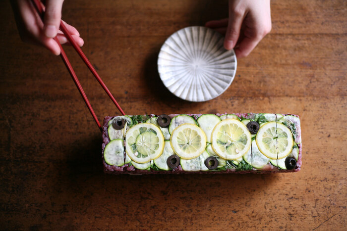 押し型がなくても作れる華やか「モザイク寿司」