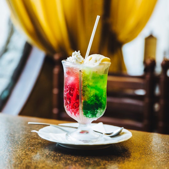 バーラウンジ 天空のクリームソーダトップ オブ ヨコハマ バーラウンジ新横浜プリンスホテル