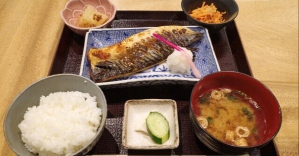 ご飯は左で味噌汁はなぜ右に配膳するのか？和食のマナーの常識や理由！教えて！知恵袋