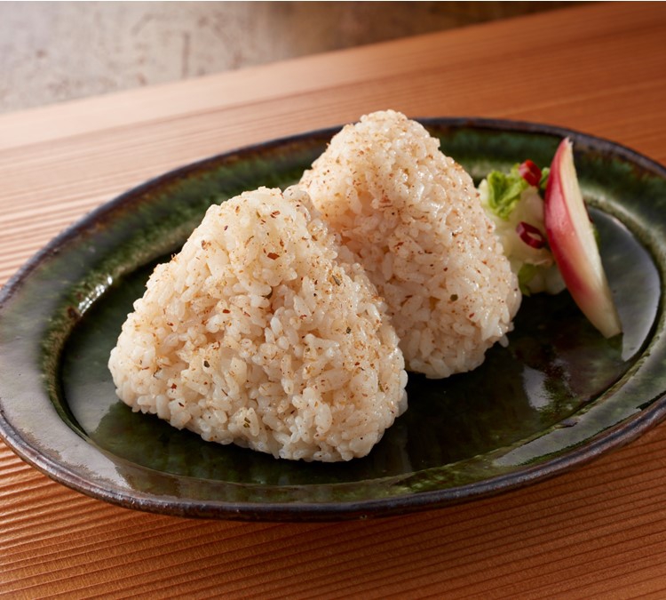 あごだし醤油のもち麦だし炊きおにぎり