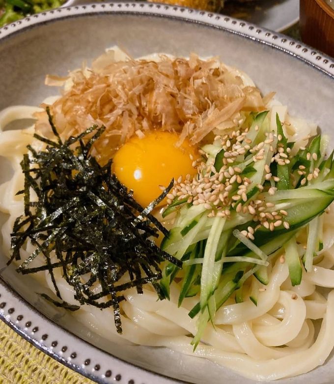 たっぷり10品目入り！ぶっかけうどん