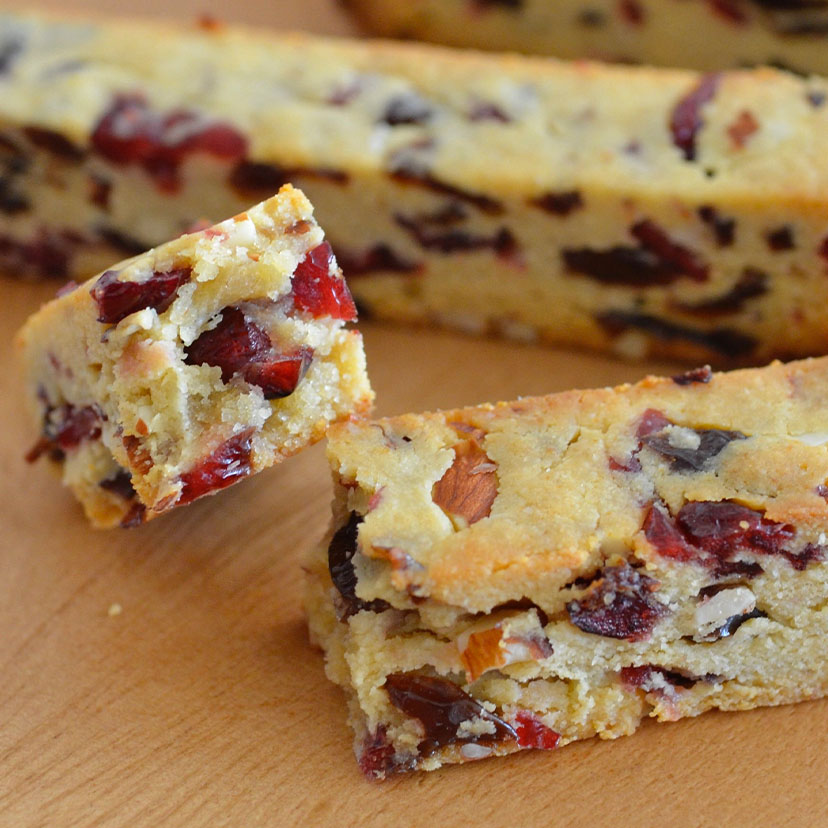 蒸し大豆黒豆を使ったあんこガトーショコラのレシピをご紹介いたします。,あんことチョコレートの組み合わせは、甘さとコクがマッチしてとても美味しいです。,そのあんこを黒豆の蒸し大豆を使って簡単に作り、チョコレートに組み合わせます。, 黒豆の風味とほのかな甘みを感じるガトーショコラをぜひお試しください！,蒸し大豆黒豆で作るあんこガトーショコラ,材料 パウンド型18cm使用, -