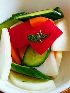 日持ちする常備菜。ゆずこしょう香る白菜の浅漬け - つくりおき食堂