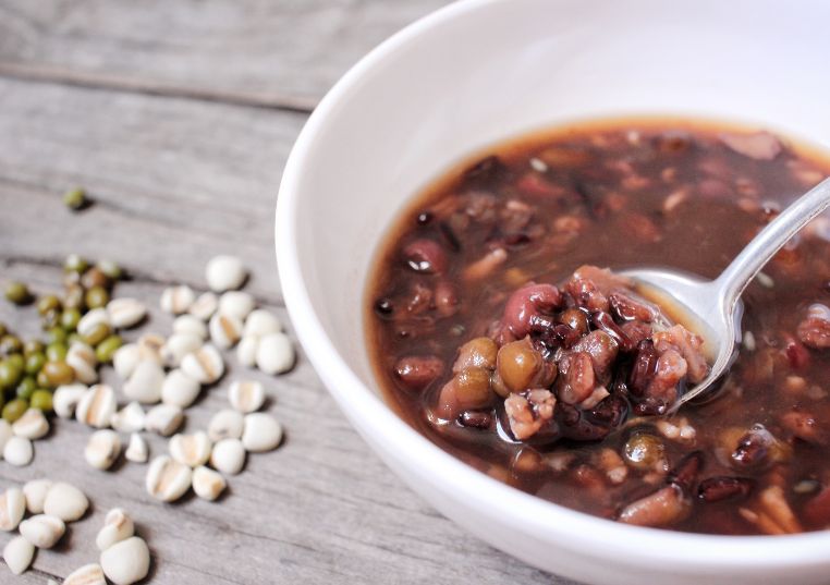 🐼 🍓雪花酥🍓いちご味 大人気 中国式ヌガーに いちご味が出ましたよ〜🥰 ナッツとフリーズドライのいちご🍓たっぷりストロベリーシロップでほんのりピンクの 可愛いヌガーです こちらは、期間限定商品となります🐼 ⁡ -————————————— ⁡@ten_ten_insho Ad: 博多区南本町2