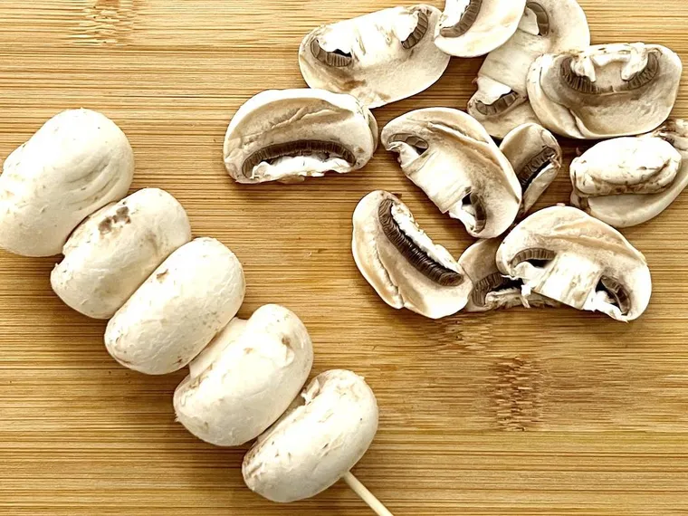 マッシュルームに黒い部分がある！かさの裏の変色は食べて大丈夫？ – シュフーズ