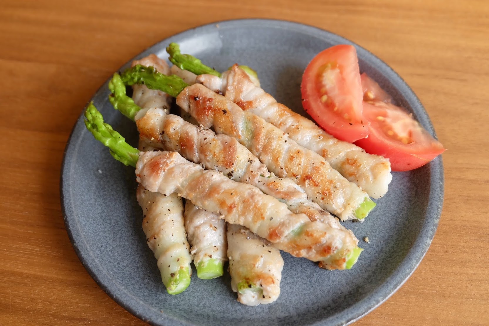 塩、胡椒で食べるのが美味しい！「アスパラの豚肉巻焼き」