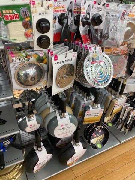 ダイソーの「エア弁付シリコーン蓋」が便利すぎっ！家でもキャンプ飯作りでも大活躍の理由調理器具・食器BE-PAL キャンプ、アウトドア、自然派生活の情報源ビーパル