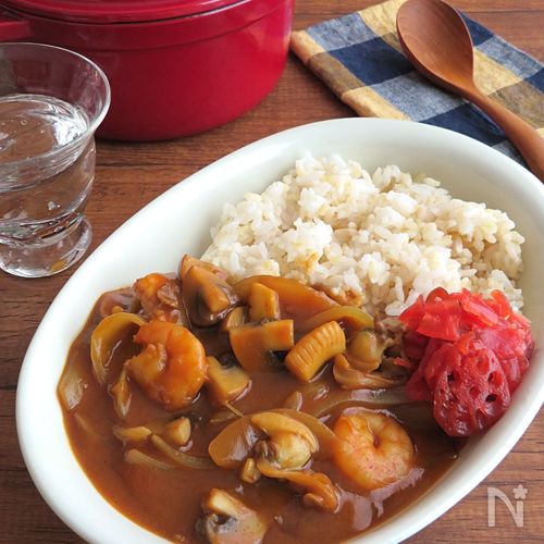 カレーに冷凍シーフードミックスを入れるタイミングは？煮込むと生臭い？カレー食べた
