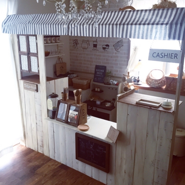 こどもが喜ぶ簡単DIY♪100均木材でつくる、対面販売カウンター by gloutonさん連載: 10分でできる100均リメイクRoomClip mag暮らしとインテリアのwebマガジン