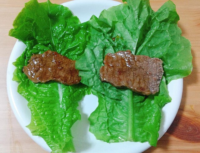 おつまみにもピッタリ♪スタミナ牛肉サンチュ巻き