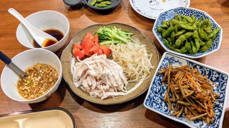 先日の基本の和食レッスン .献立✿ 肉じゃが ✿ ポケット卵焼き ✿ くるくる磯辺揚げ ✿ きんぴらごぼう ✿ ほうれん草の白和え ✿生麩のお味噌汁 ✿ ごはん ✿ 梨 the和食の定番を集めしたよ . パーティなごはんもパスタも好きだけど 和な食事が一番落ち着き