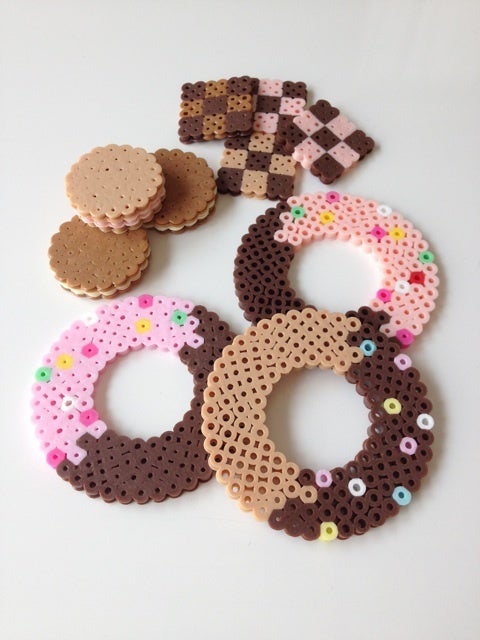 10 件の「アイロンビーズ」や「ビーズ」のアイデアを見つけましょうアイロンビーズ、アクアビーズ 図案、パーラービーズ など