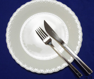 大人なら知っておきたい食事中に小休止するときのナイフとフォークの位置。正解は？Oggi.jp