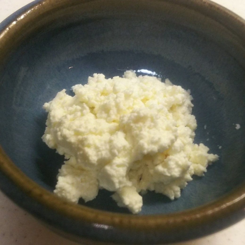 牛乳とレモンで作るカッテージチーズ