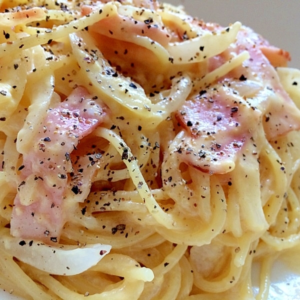 牛乳で作る 濃厚カルボナーラの簡単レシピ21時の自分めしvol.16