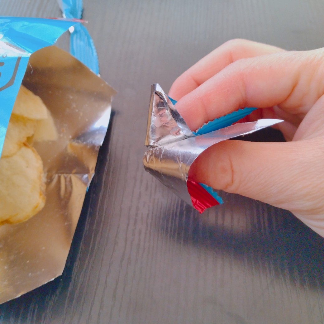 道具なしでポテトチップスの袋を閉じる方法 ほかの袋でもできるのか試してみたHint-Pot -2