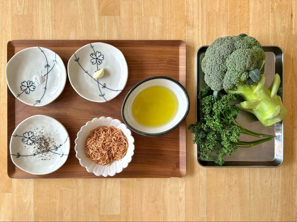 yurutakunomi_bstx ブロッコリー・えびとパセリの香り炒め ２月１日 木 放送 ブロッコリーに香味野菜と干しえびの香ばしさを加えてー・ー・ー・ー・ー・ー・ー・ー・ー・ー・ー・ ☆材料 ２〜３人分 ☆ ブロッコリー・１株 干しあみえび・１０ｇ パセリ