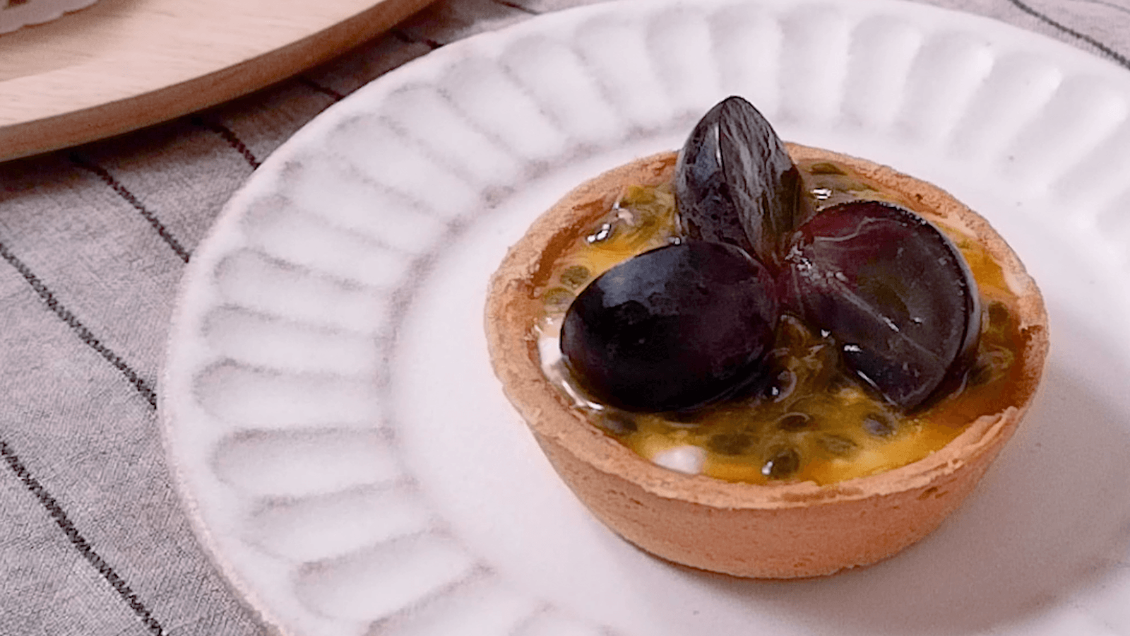 ピスタチオムースとパッションフルーツのケーキ