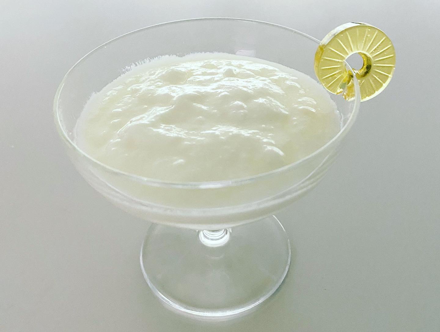 必要なのはパインアメと無糖ヨーグルトだけ。2ステップで完成するデザートレシピが有益すぎた