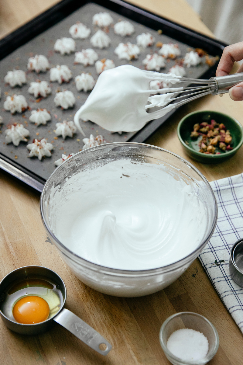 メレンゲの作り方 塩も酢も不要！ハンドミキサーなしで卵白を泡立てる簡単な方法 N.D.Kitchen Basic - YouTube