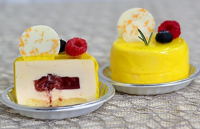 パッションフルーツのシャルロットケーキ 〜今年もやってきた「光射す方へ走り出そうスイーツ」ケイチェルおじ