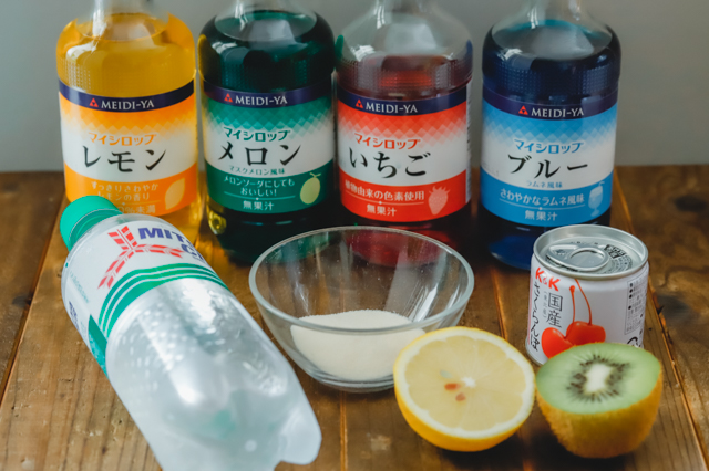 カラフルなゼリーポンチで話題に。約70年前からあるレトロな内観で、どこか懐かしいメニューが楽しめる「喫茶ソワレ」 –日本各地域に根ざした旅の情報WHG Hotels Travelers Guide