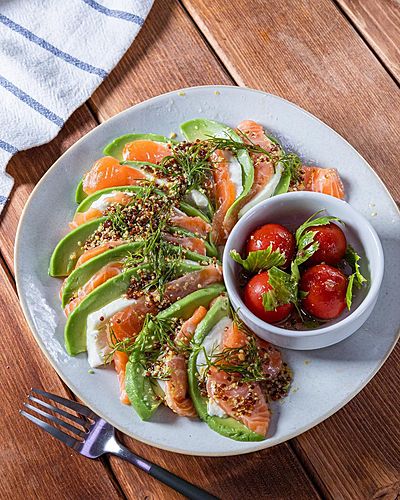 和食器 トマトとアボカドとモッツァレラチーズのワサビぽん酢和え 黒角皿 21cm 正角皿 スクエア プレート カフェ おうち うつわ 陶器 おしゃれ軽井沢 春日井 : 小さな器のお店 ココットポット - 通販 - Yahoo!ショッピング