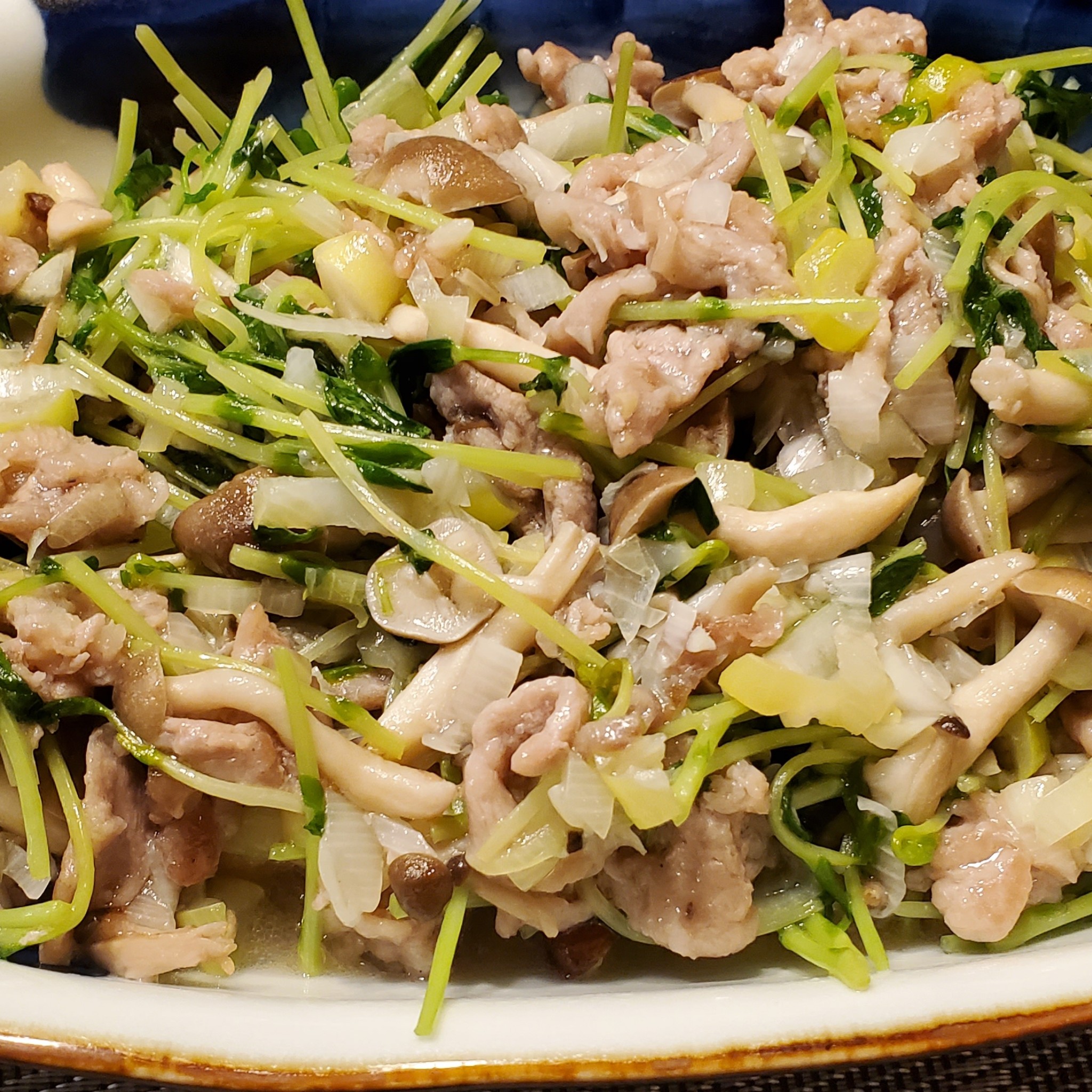 豆苗の鶏ガラ炒め』レシピ付きにっしんげっぽ〜KARADAOMOIの食卓