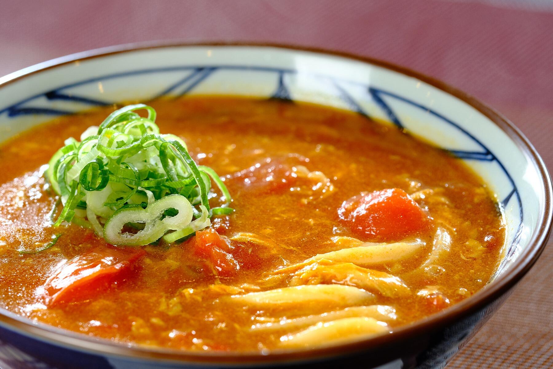 丸亀製麺×TOKIOによる3年目の新作！冷やしトマたまカレーうどんが激ウマだった