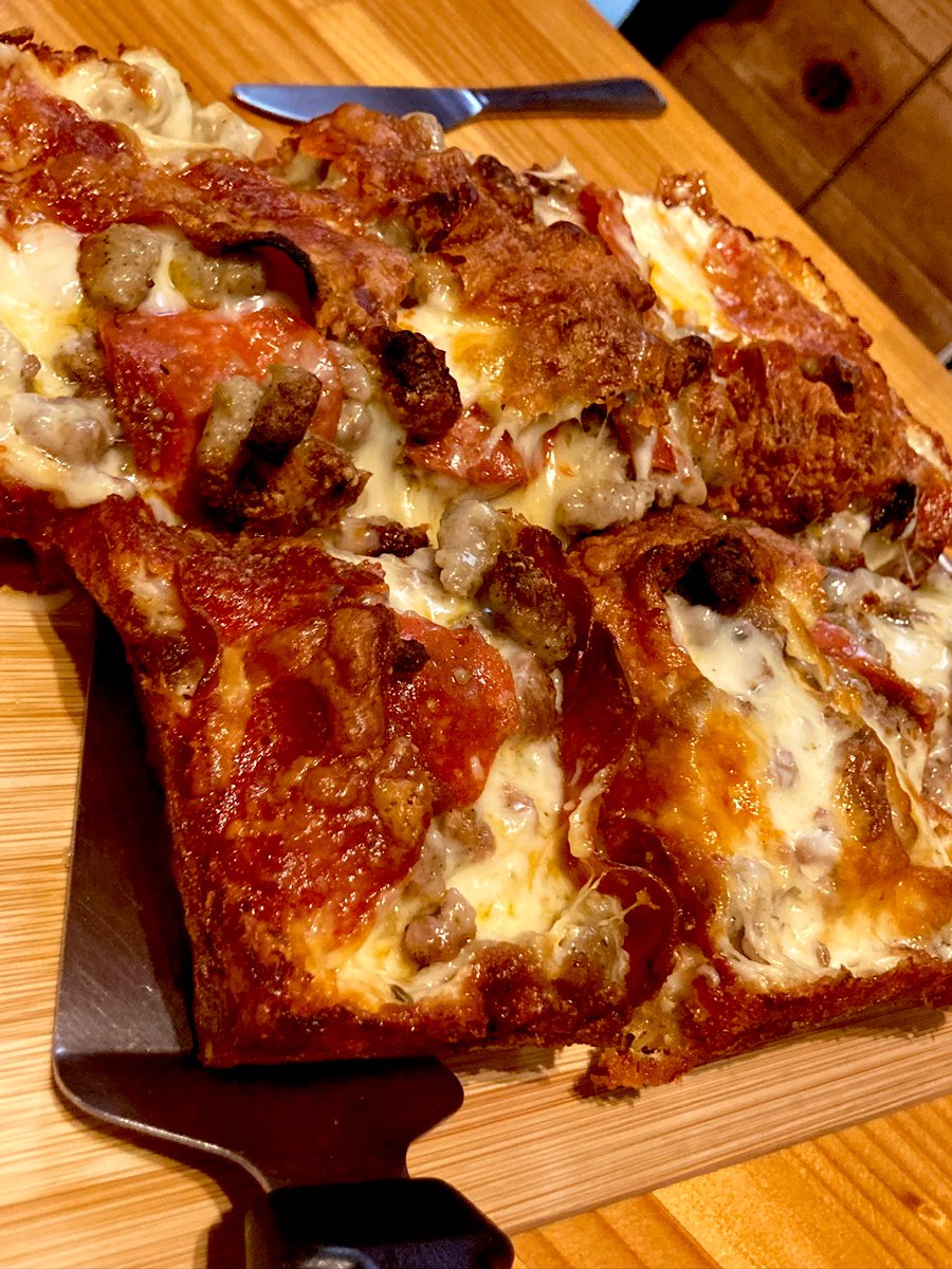 デトロイトピザとは？「常識を超えた」ユニークなピザ！ - ピザのちから