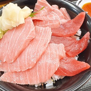 函館朝市にあの「すしざんまい」の マグロ大王の店 がオープン