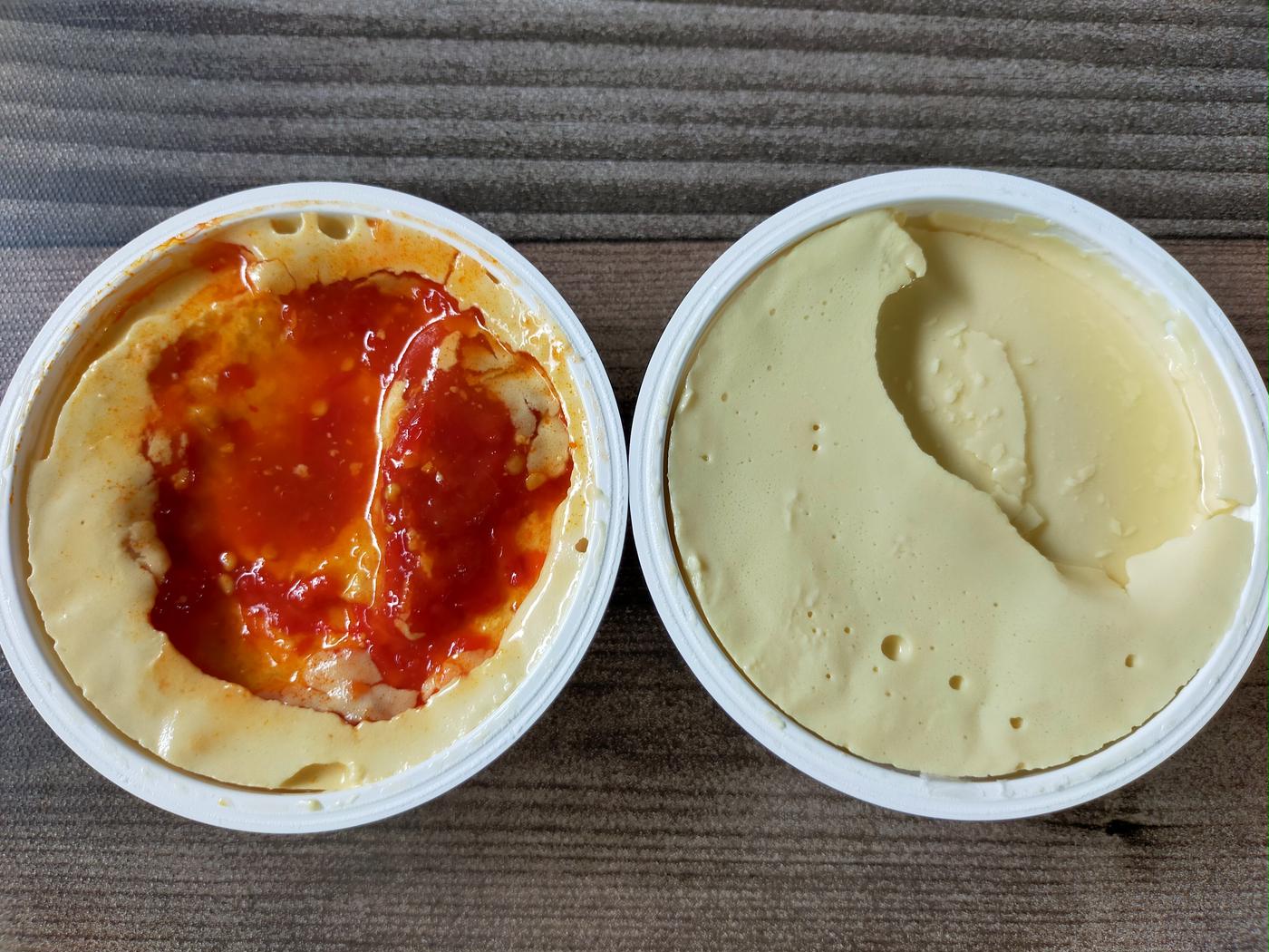 業務スーパーのトルティーヤチップスとフムス